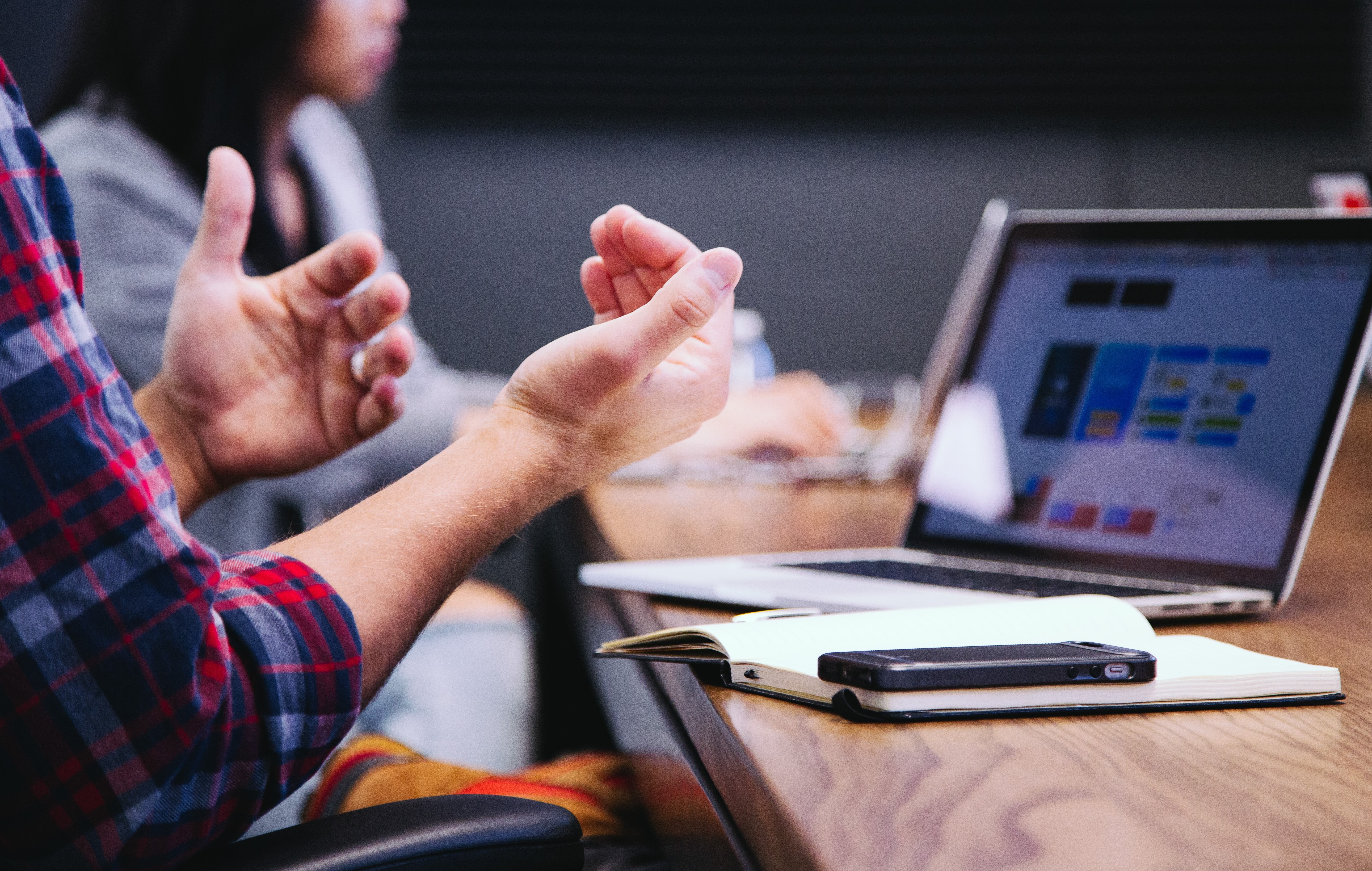 The importance of non-verbal communication in interviews
